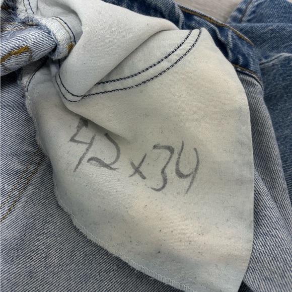 Carhartt Classic Distressed Blue Denim Jeans Men’s Size 42x34 - Picture 6 of 10